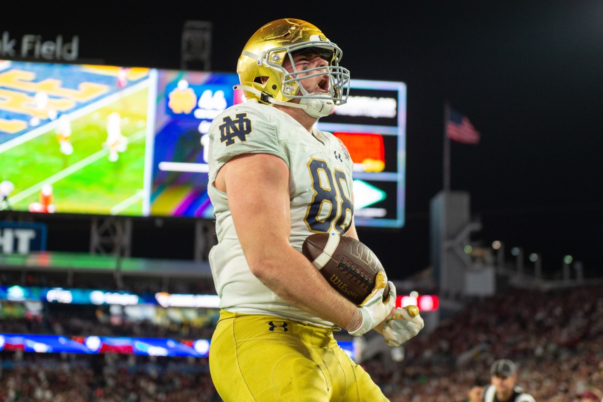 Notre Dame tight end Mitchell Evans celebrates a touchdown